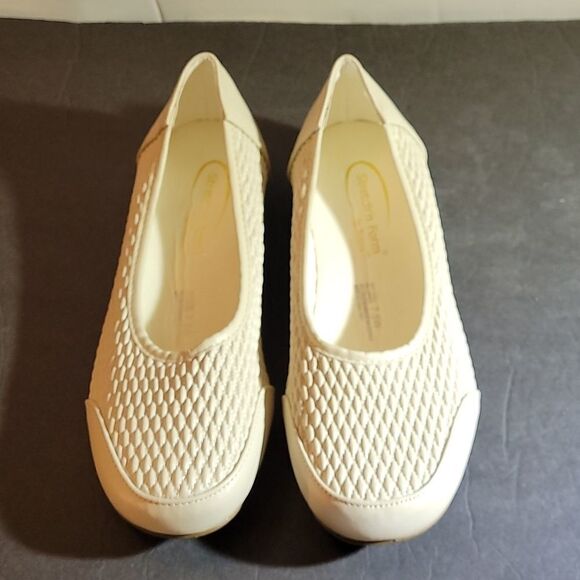 BRAND NEW STRETCH'S FROM BEACON WHITE FLAT SHOES - Picture 1 of 16